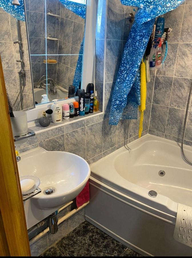 1 Bedroom Flat Close To City With Free Parking Arrangement London Luaran gambar